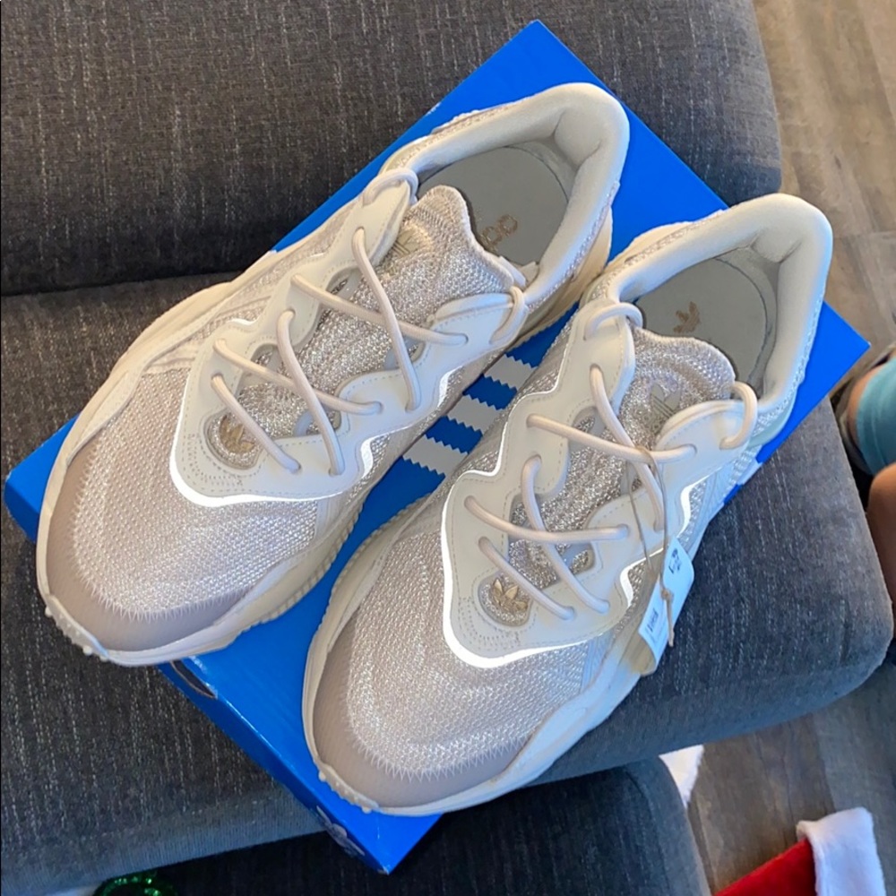 Ozweego Bliss size 8 in women